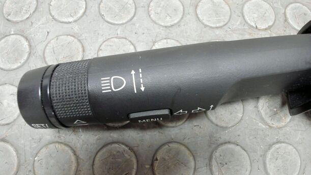 Foto: BLINKSCHALTER / KOMBISCHALTER eines Opel Astra 2.0 CDTI DPF XL