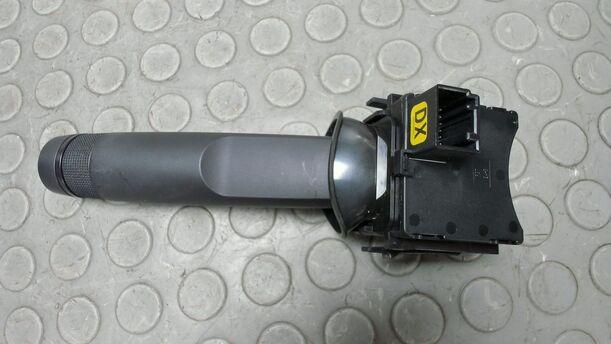 Foto: BLINKSCHALTER / KOMBISCHALTER eines Opel Astra 2.0 CDTI DPF XL
