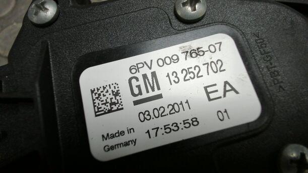 Foto: GASPEDAL ( DIESEL / SCHALTGETRIEBE ) eines Opel Astra 2.0 CDTI DPF XL