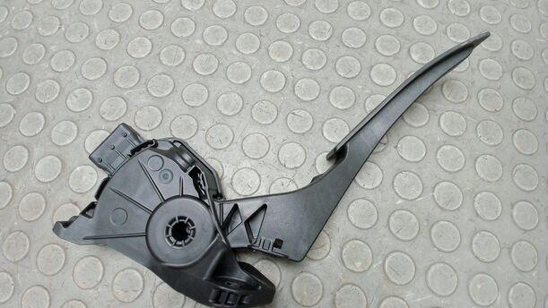 Foto: GASPEDAL ( DIESEL / SCHALTGETRIEBE ) eines Opel Astra 2.0 CDTI DPF XL