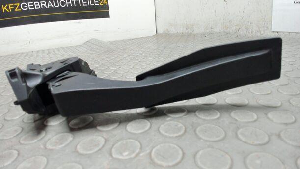 Foto: GASPEDAL ( DIESEL / SCHALTGETRIEBE ) eines Opel Astra 2.0 CDTI DPF XL