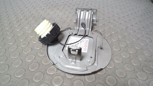 Foto: TANKKLAPPE/ TANKDECKEL eines Mitsubishi Space Star 1.0 XL