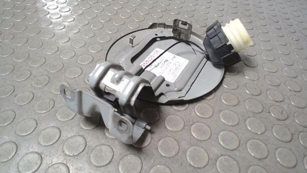Foto: TANKKLAPPE/ TANKDECKEL eines Mitsubishi Space Star 1.0 XL