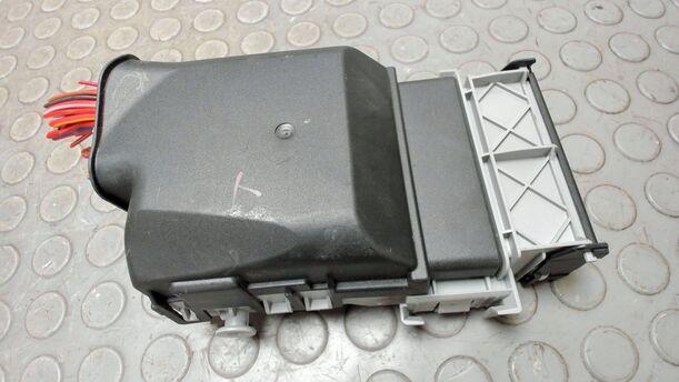 Foto: SICHERUNGSKASTEN eines Opel Astra 2.0 CDTI DPF XL