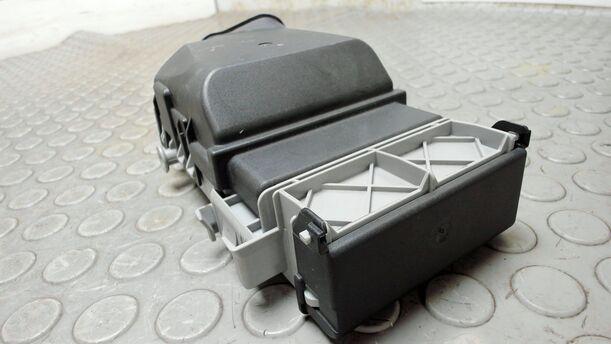 Foto: SICHERUNGSKASTEN eines Opel Astra 2.0 CDTI DPF XL