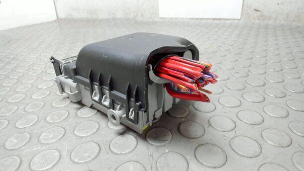 Foto: SICHERUNGSKASTEN eines Opel Astra 2.0 CDTI DPF XL