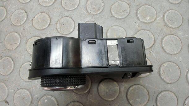 Foto: LICHTSCHALTER eines Opel Astra 2.0 CDTI DPF XL
