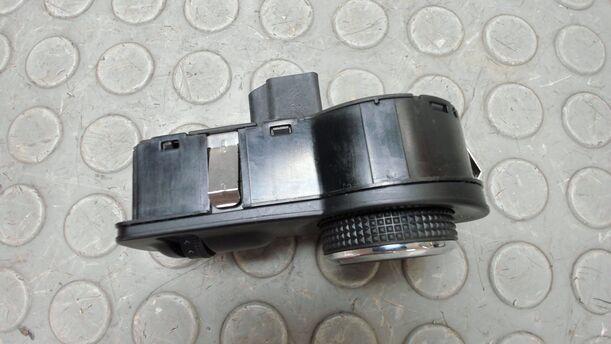 Foto: LICHTSCHALTER eines Opel Astra 2.0 CDTI DPF XL