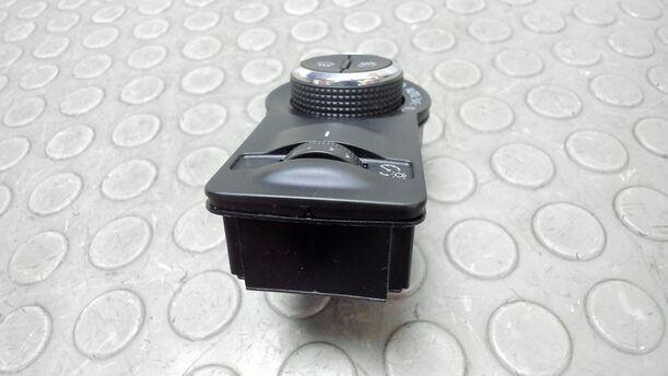 Foto: LICHTSCHALTER eines Opel Astra 2.0 CDTI DPF XL