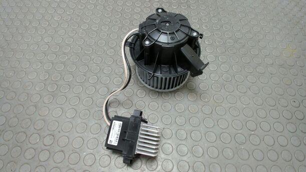 Foto: HEIZUNGSGEBLÄSE / WIDERSTAND eines Opel Astra 2.0 CDTI DPF XL