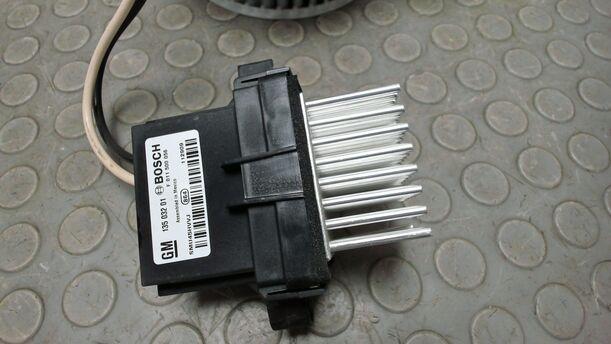 Foto: HEIZUNGSGEBLÄSE / WIDERSTAND eines Opel Astra 2.0 CDTI DPF XL