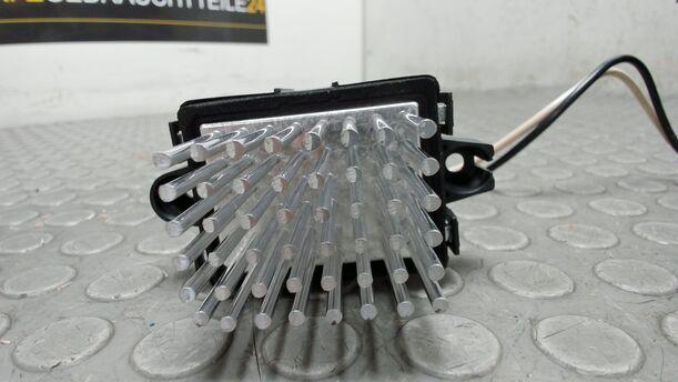 Foto: HEIZUNGSGEBLÄSE / WIDERSTAND eines Opel Astra 2.0 CDTI DPF XL