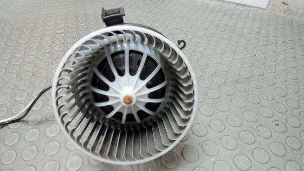 Foto: HEIZUNGSGEBLÄSE / WIDERSTAND eines Opel Astra 2.0 CDTI DPF XL
