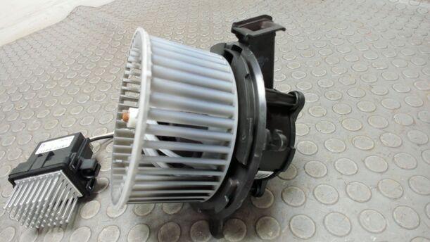 Foto: HEIZUNGSGEBLÄSE / WIDERSTAND eines Opel Astra 2.0 CDTI DPF XL