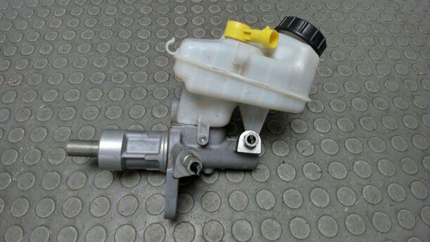 Foto: HAUPTBREMSZYLINDER eines Opel Astra 2.0 CDTI DPF XL