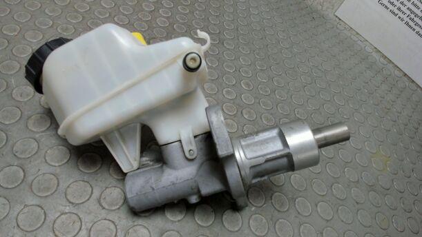 Foto: HAUPTBREMSZYLINDER eines Opel Astra 2.0 CDTI DPF XL