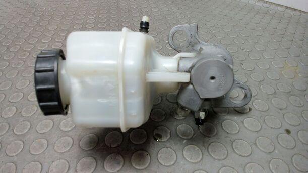 Foto: HAUPTBREMSZYLINDER eines Opel Astra 2.0 CDTI DPF XL