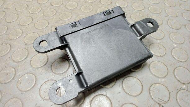 Foto: STEUERGERÄT EINPARKHILFE / PDC eines Opel Astra 2.0 CDTI DPF XL
