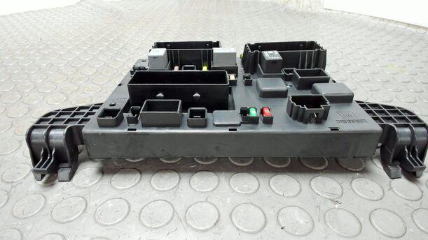 Foto: SICHERUNGSKASTEN eines Opel Astra 2.0 CDTI DPF XL