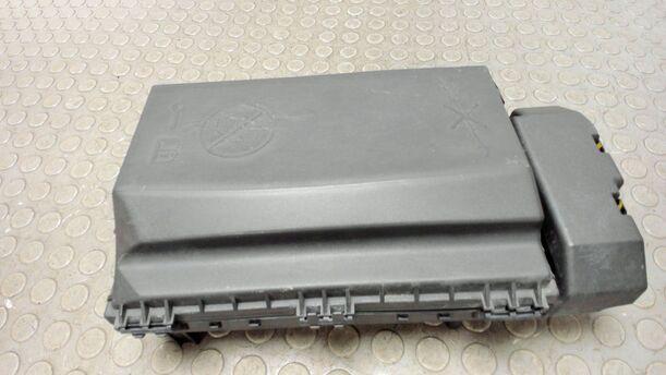 Foto: SICHERUNGSKASTEN eines Opel Astra 2.0 CDTI DPF XL