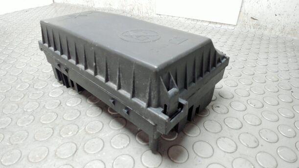 Foto: SICHERUNGSKASTEN eines Opel Astra 2.0 CDTI DPF XL