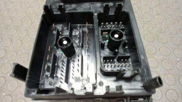 Foto: SICHERUNGSKASTEN eines Opel Astra 2.0 CDTI DPF XL