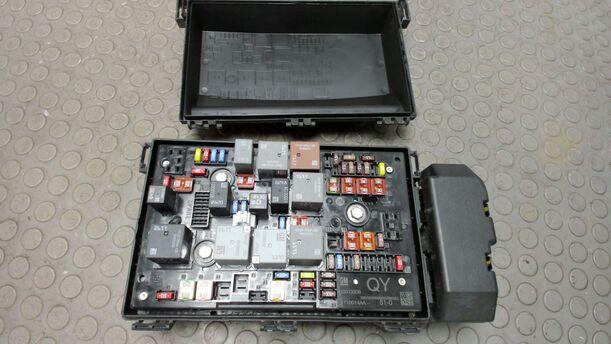 Foto: SICHERUNGSKASTEN eines Opel Astra 2.0 CDTI DPF XL