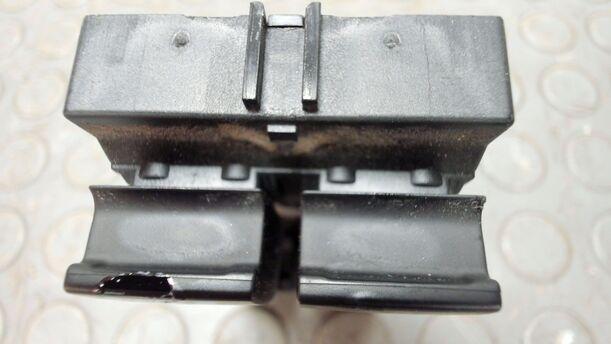 Foto: FENSTERHEBERSCHALTER VORN LINKS eines Opel Astra 2.0 CDTI DPF XL