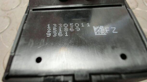 Foto: FENSTERHEBERSCHALTER VORN LINKS eines Opel Astra 2.0 CDTI DPF XL