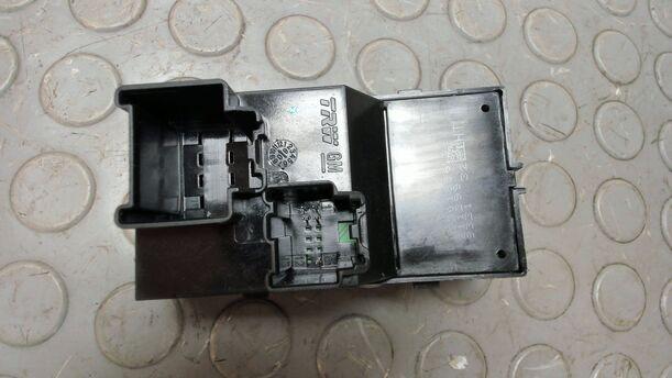 Foto: FENSTERHEBERSCHALTER eines Opel Astra 2.0 CDTI DPF XL