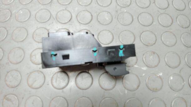 Foto: FENSTERHEBERSCHALTER eines Opel Astra 2.0 CDTI DPF XL