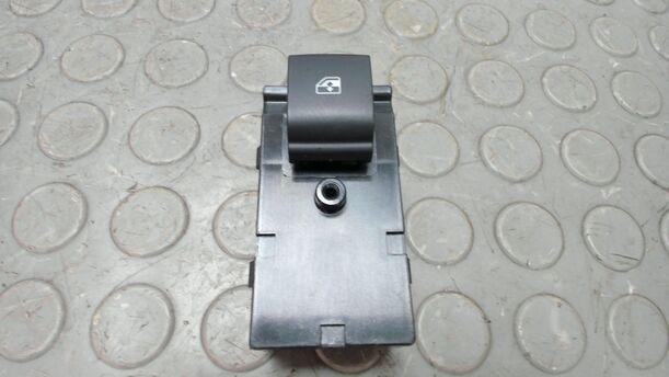 Foto: FENSTERHEBERSCHALTER eines Opel Astra 2.0 CDTI DPF XL