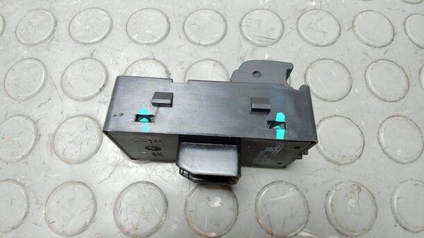 Foto: FENSTERHEBERSCHALTER eines Opel Astra 2.0 CDTI DPF XL
