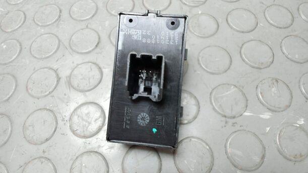 Foto: FENSTERHEBERSCHALTER eines Opel Astra 2.0 CDTI DPF XL