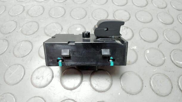 Foto: FENSTERHEBERSCHALTER eines Opel Astra 2.0 CDTI DPF XL