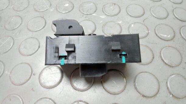 Foto: FENSTERHEBERSCHALTER eines Opel Astra 2.0 CDTI DPF XL