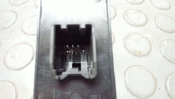 Foto: FENSTERHEBERSCHALTER eines Opel Astra 2.0 CDTI DPF XL