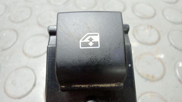 Foto: FENSTERHEBERSCHALTER eines Opel Astra 2.0 CDTI DPF XL