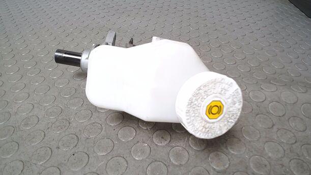 Foto: HAUPTBREMSZYLINDER eines Mitsubishi Space Star 1.0 XL