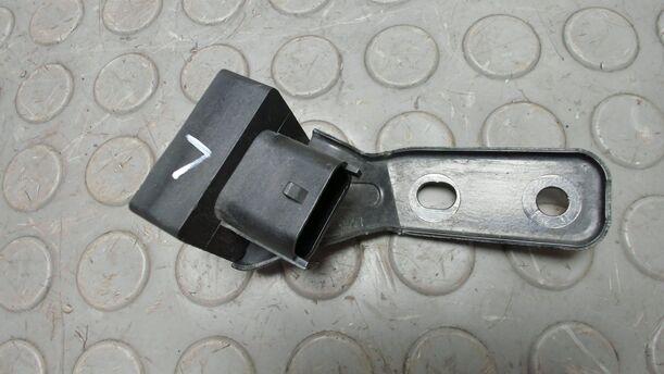 Foto: QUERBESCHLEUNIGUNGSSENSOR LINKS eines Opel Astra 2.0 CDTI DPF XL