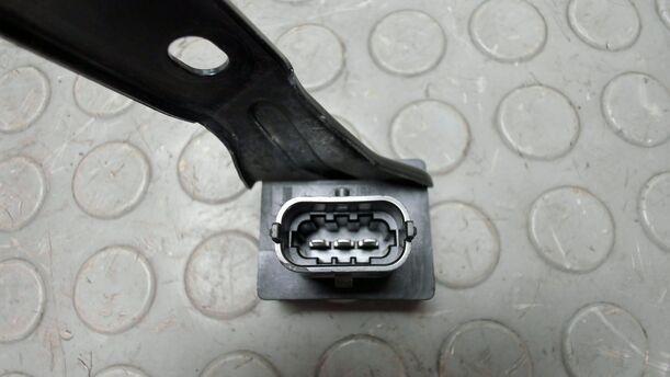 Foto: QUERBESCHLEUNIGUNGSSENSOR LINKS eines Opel Astra 2.0 CDTI DPF XL