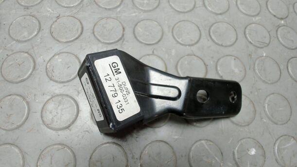 Foto: QUERBESCHLEUNIGUNGSSENSOR LINKS eines Opel Astra 2.0 CDTI DPF XL