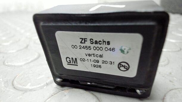 Foto: QUERBESCHLEUNIGUNGSSENSOR LINKS eines Opel Astra 2.0 CDTI DPF XL