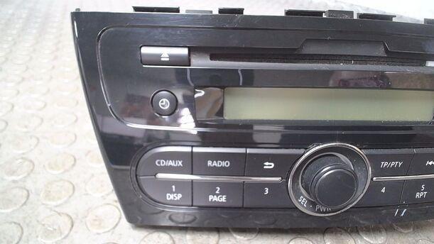 Foto: RADIO ( OHNE RADIOCODE ) eines Mitsubishi Space Star 1.0 XL