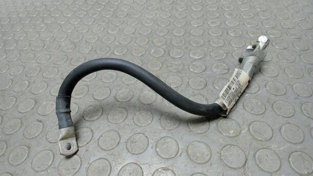 Foto: BATTERIE MASSEKABEL eines Opel Astra 2.0 CDTI DPF XL