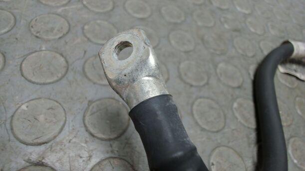 Foto: BATTERIE MASSEKABEL eines Opel Astra 2.0 CDTI DPF XL