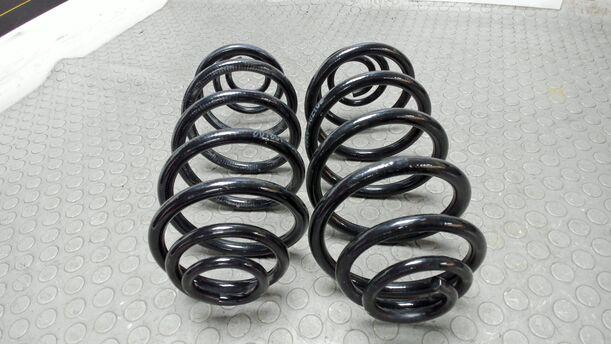 Foto: FEDERN HINTEN / HINTERFEDERN eines Opel Astra 2.0 CDTI DPF XL