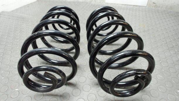 Foto: FEDERN HINTEN / HINTERFEDERN eines Opel Astra 2.0 CDTI DPF XL