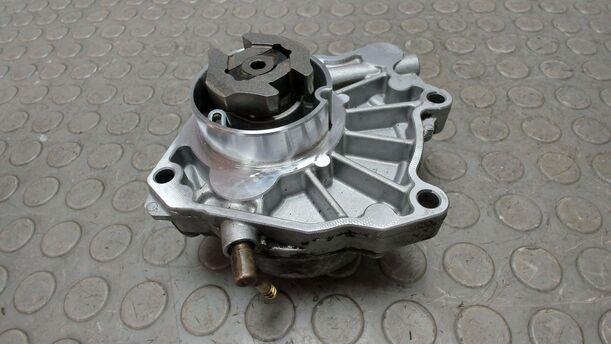 Foto: VAKUUMPUMPE / UNTERDRUCKPUMPE eines Opel Astra 2.0 CDTI DPF XL