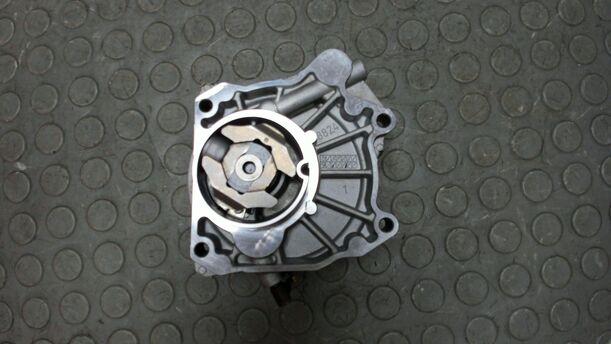 Foto: VAKUUMPUMPE / UNTERDRUCKPUMPE eines Opel Astra 2.0 CDTI DPF XL